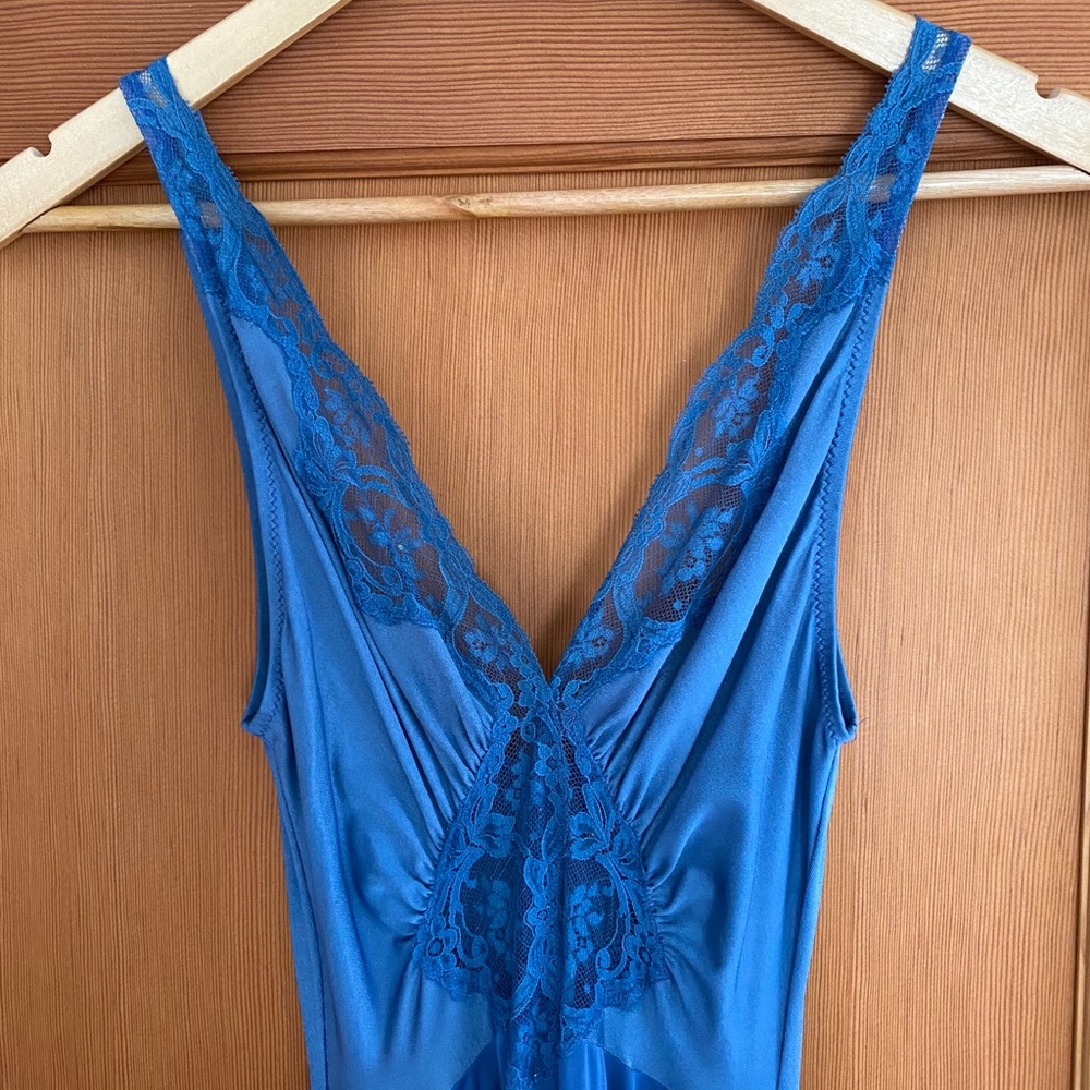 *SOLD* Vintage Olga Nightgown